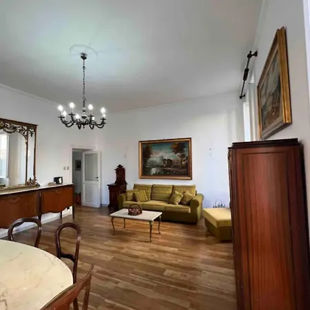 Maison Leone Iv 22 *